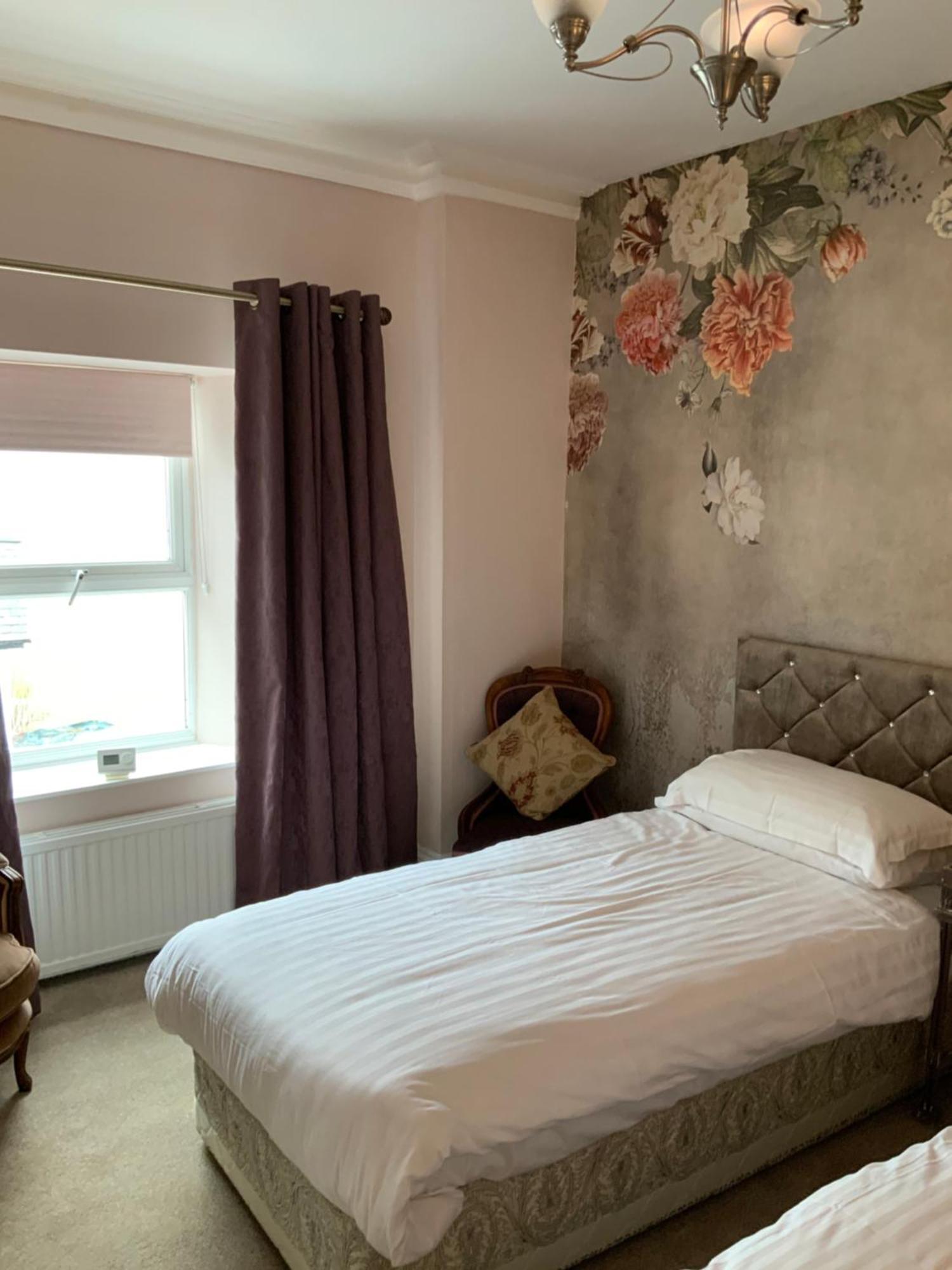 The White House Hotell Sennybridge Rom bilde